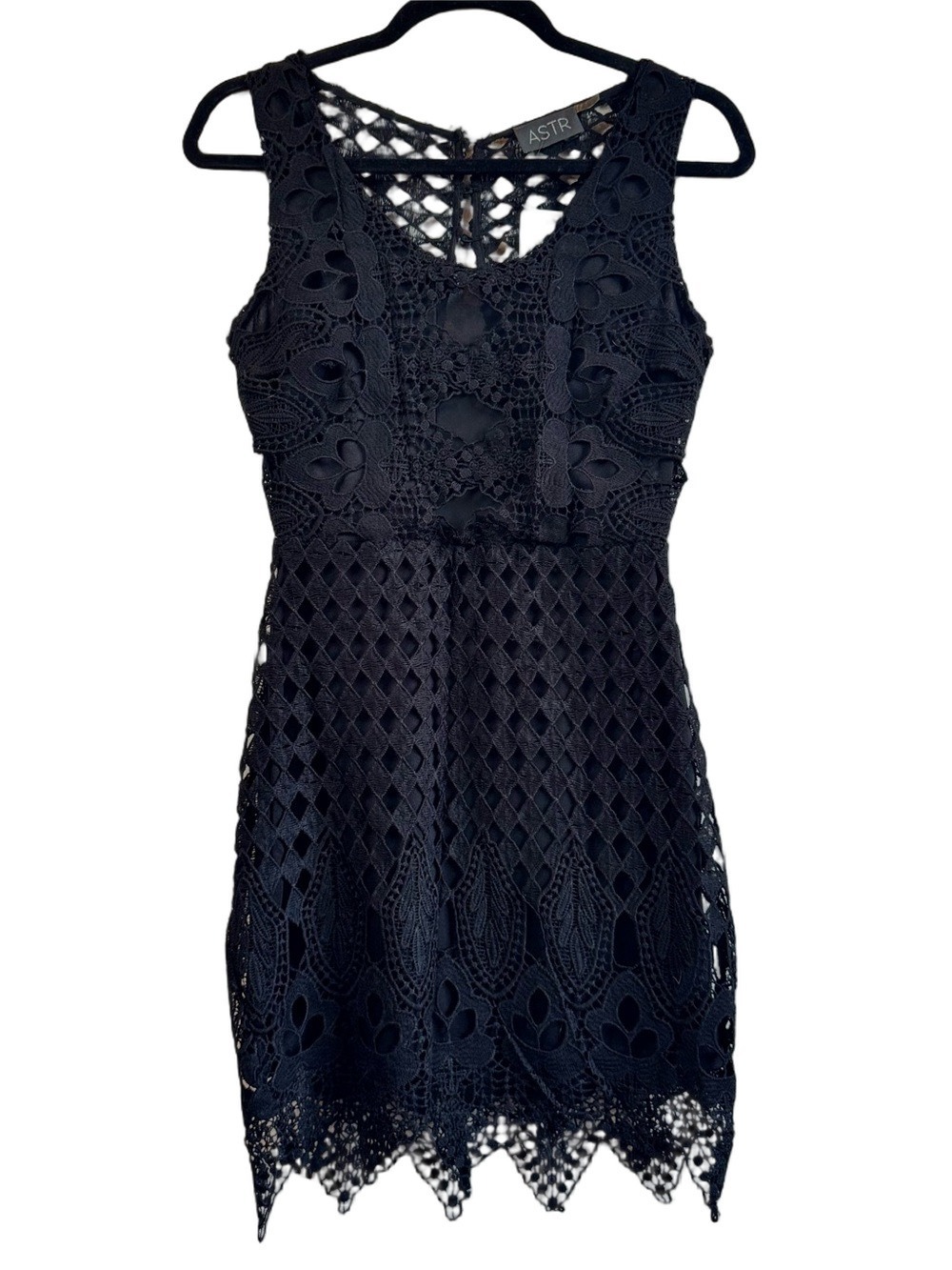 *NWT* ASTR [Nordstrom] Lace Cocktail Dress - Picture 4 of 16